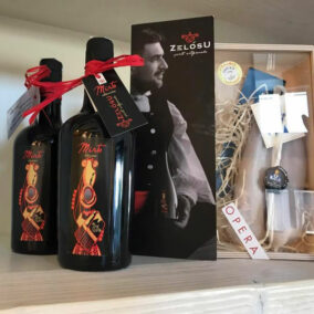 Red Myrtle Liqueur - Zelosu, artisan liqueur factory from Sardinia Italy
